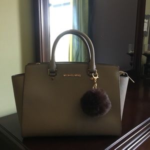 🌹Large Michael Kors Selma🌹 PRICED TO SELL